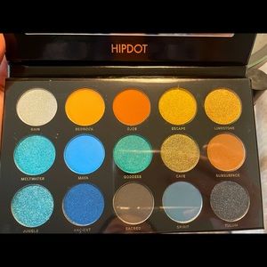 Hipdot eyeshadow palette